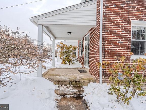 3rd image of 654 Hazelwood Rd