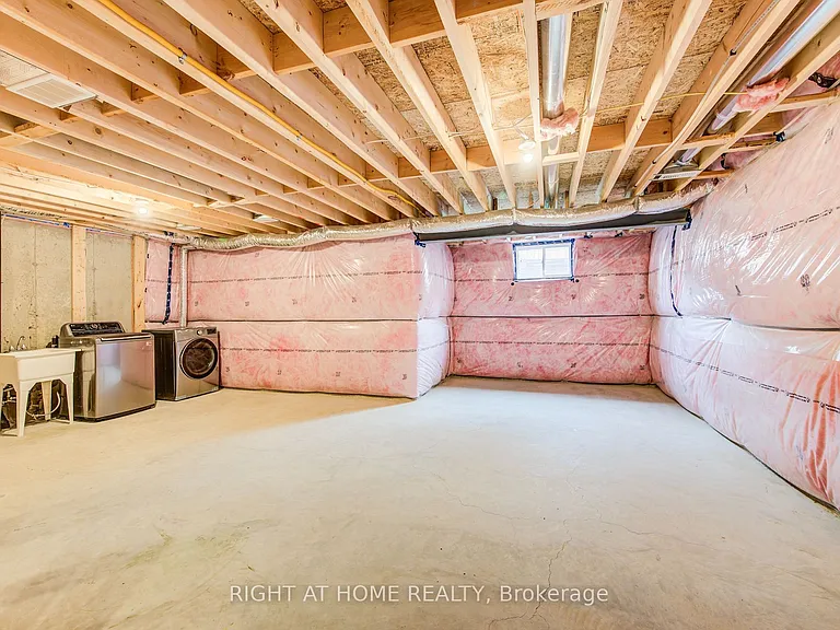 138 Woodberry Cres — Photo 40