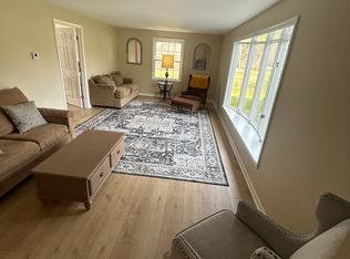 11 Bromley Rd, Pittsford, NY 14534