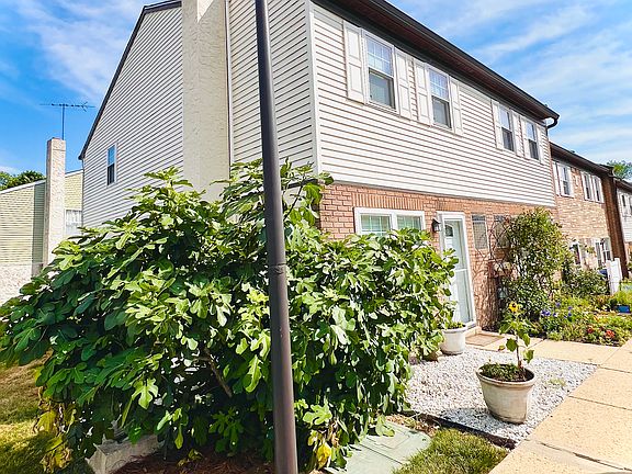 3rd image of 515 N York Rd #8A