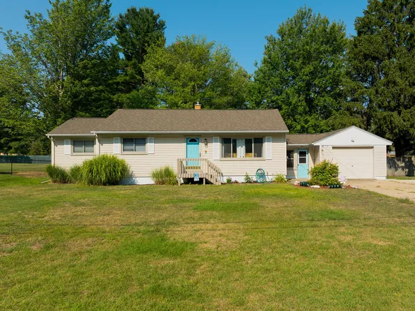 5141 Davis Rd, Norton Shores, MI 49441