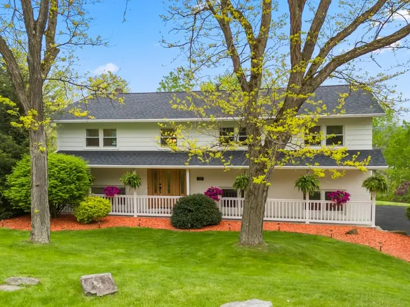 328 Cyprus Ln, Endicott, NY 13760