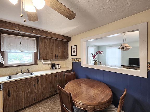 5th image of 61 Woodbine Avenue
