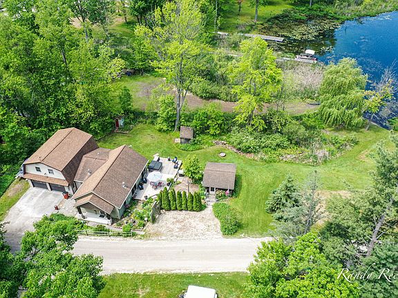 4th image of 8673 Beachler Dr NE