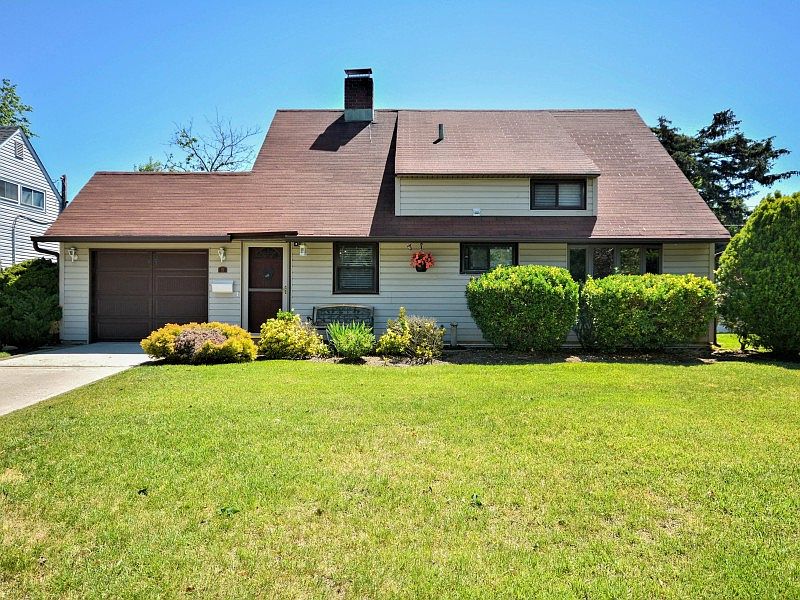 1st image of 15 Beacon Ln