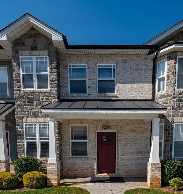 1st image of 205 Capstone Dr