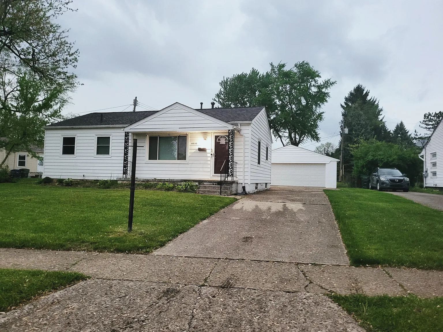 4530 Amesbury Rd photo 1