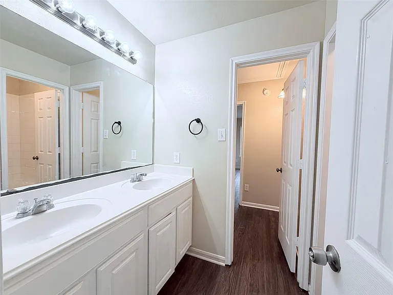 7403 Bering Landing Dr — Photo 39