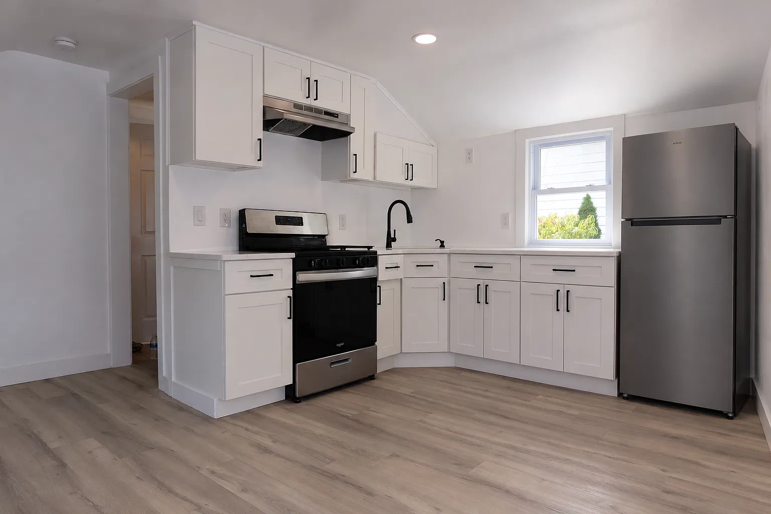 1 bed, $2,000 — Photo 2