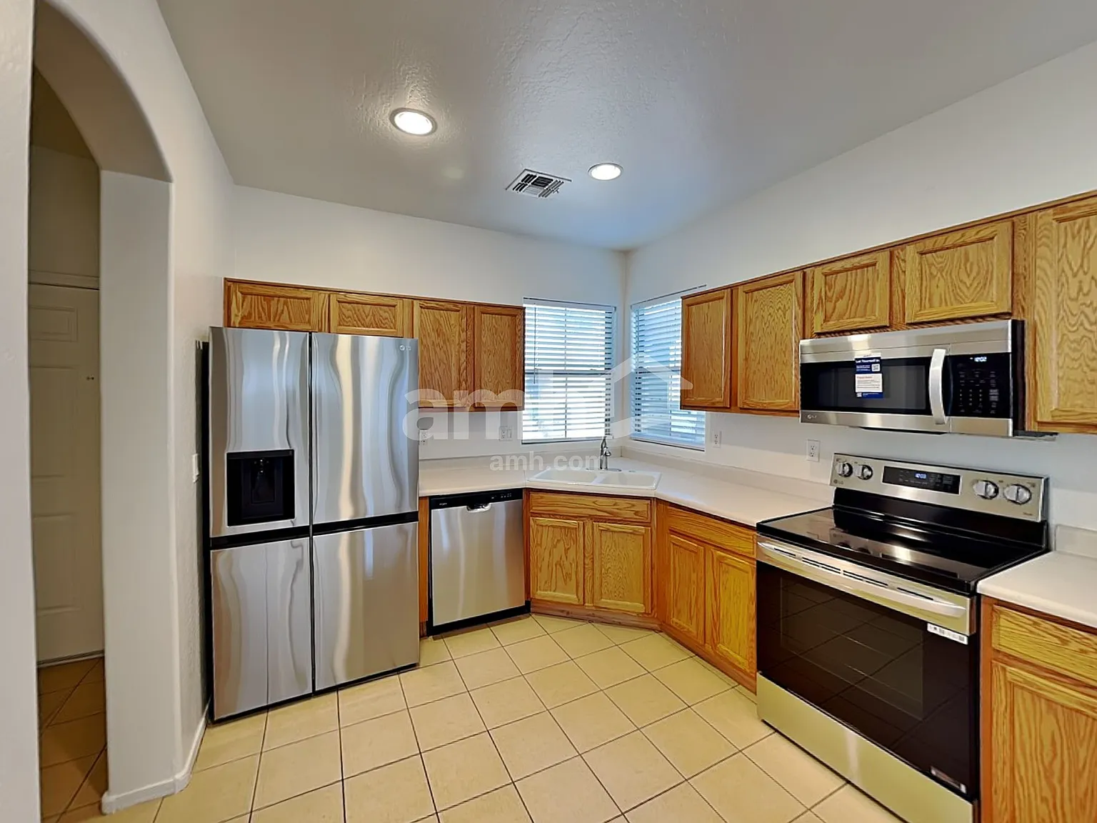 3 bed, 2.0 bath, 1375 sqft, $1,840 — Photo 3