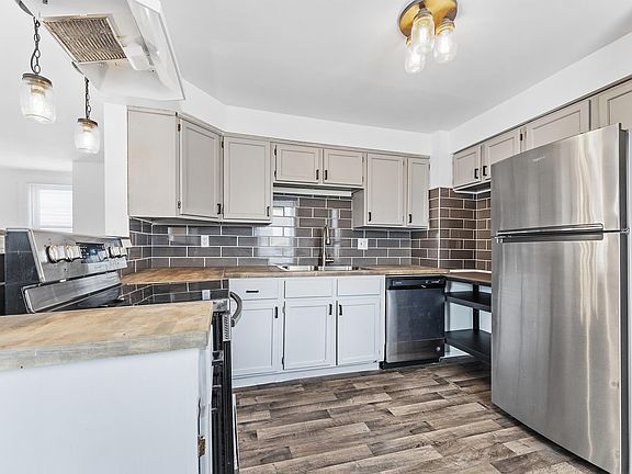 3rd image of 810 Plum St