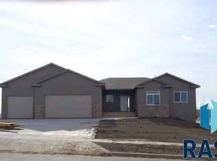 301 Columbia Cir, Harrisburg, SD 57032