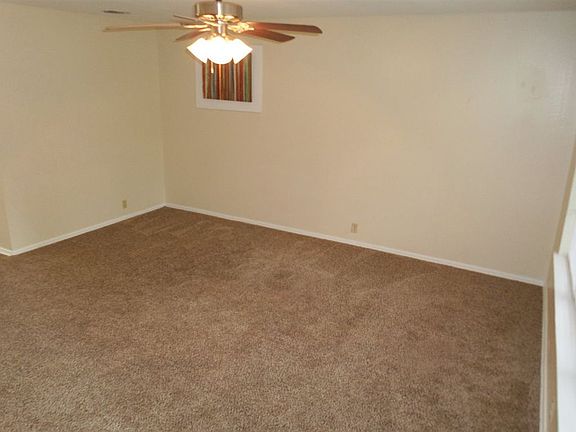 5th image of 208 W Avenue A
