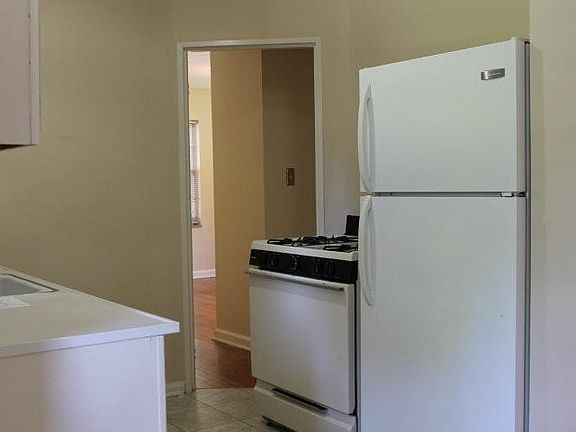 3rd image of 118 Saint James Dr