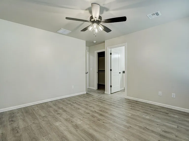 213 W Thatcher St — Photo 16