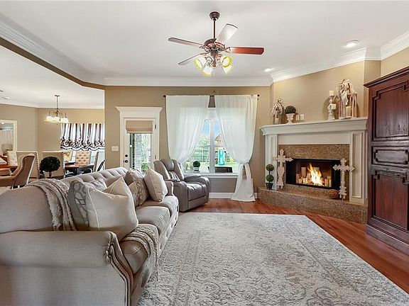4th image of 1017 S Worthington Dr
