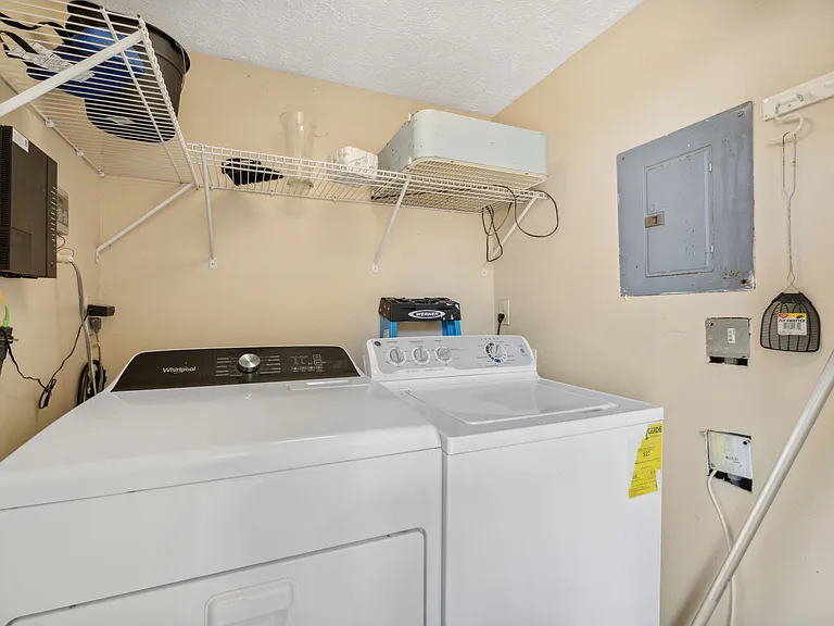 124 Robin Ln — Photo 15