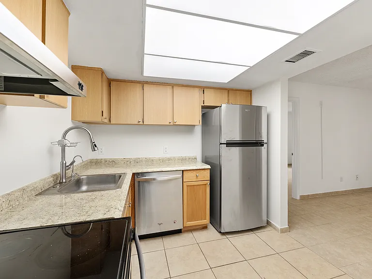 588 Fairways Ln #E101 — Photo 7