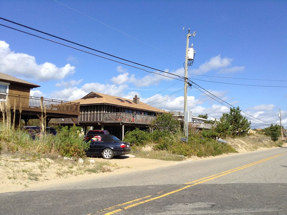 2nd image of 3205 Sandfiddler Rd