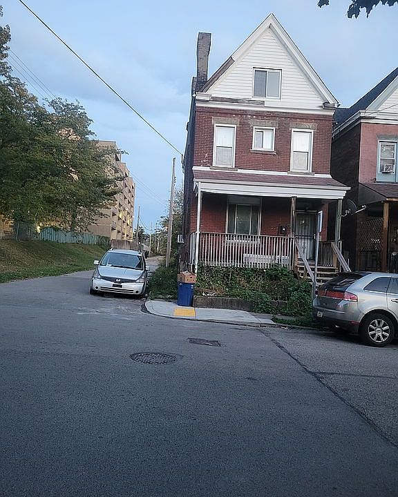 2nd image of 810 N Lang Ave