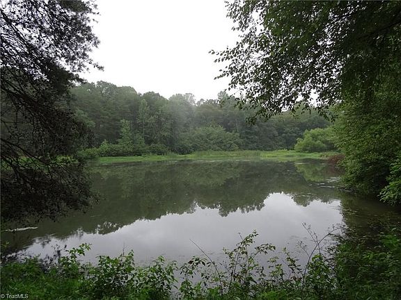 2nd image of 142 Hunting Creek Ln