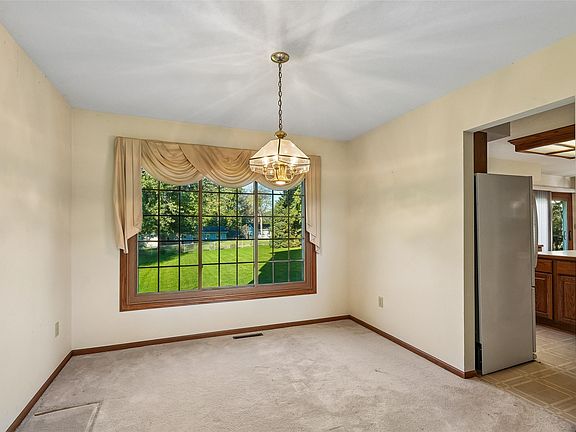 5th image of 404 N Hickory Blvd