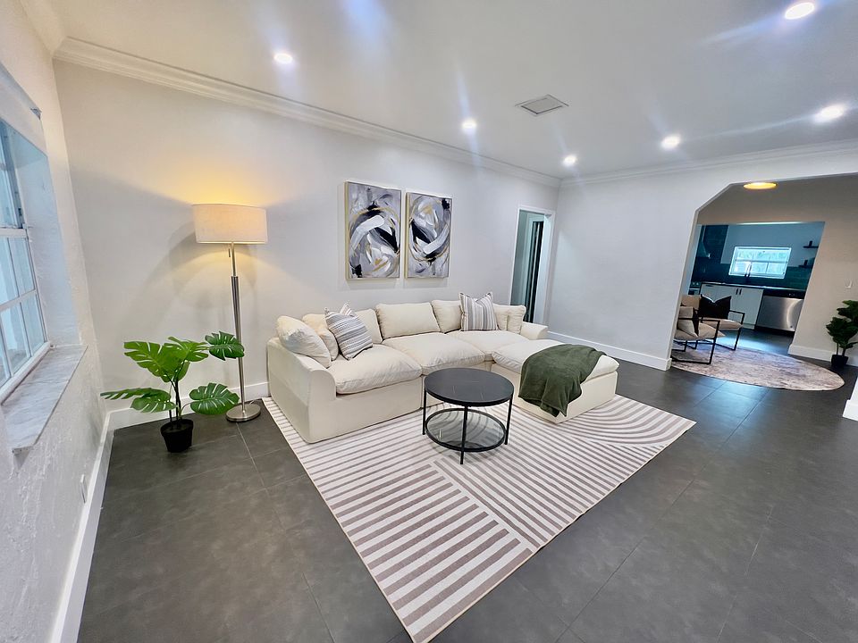 1st image of 3685 SW 1st Ave #1