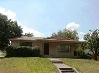501 W Phillips Ct, Grand Prairie, TX 75051
