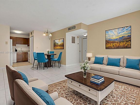 2nd image of 2651 Riverside Dr APT 1