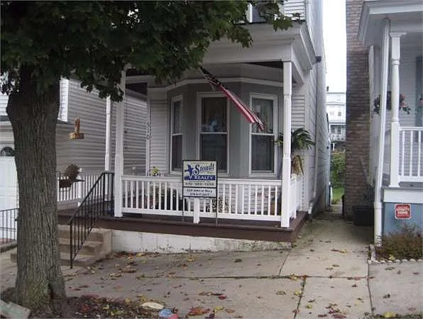 510 Carbon St photo 1