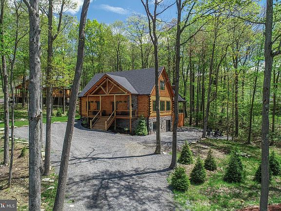 3rd image of 1067 N Camp Rd