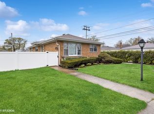 8344 E Prairie Rd, Skokie, IL 60076