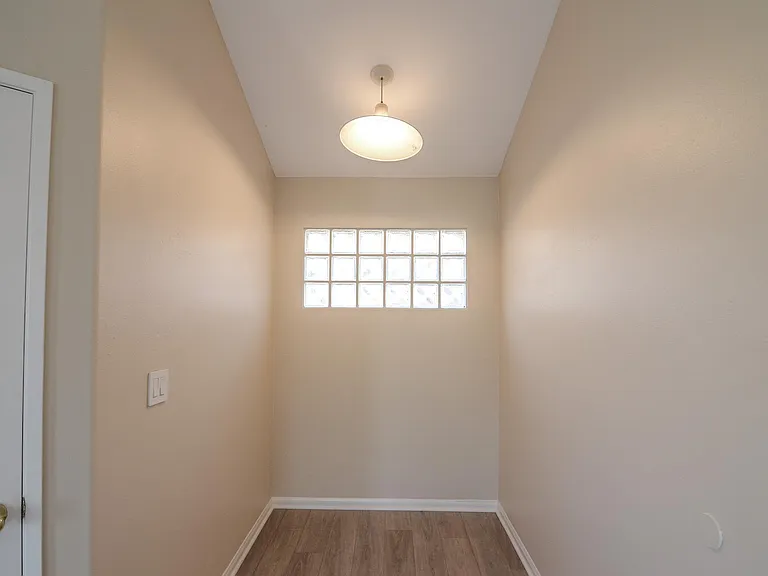 3118 Theresa St — Photo 12
