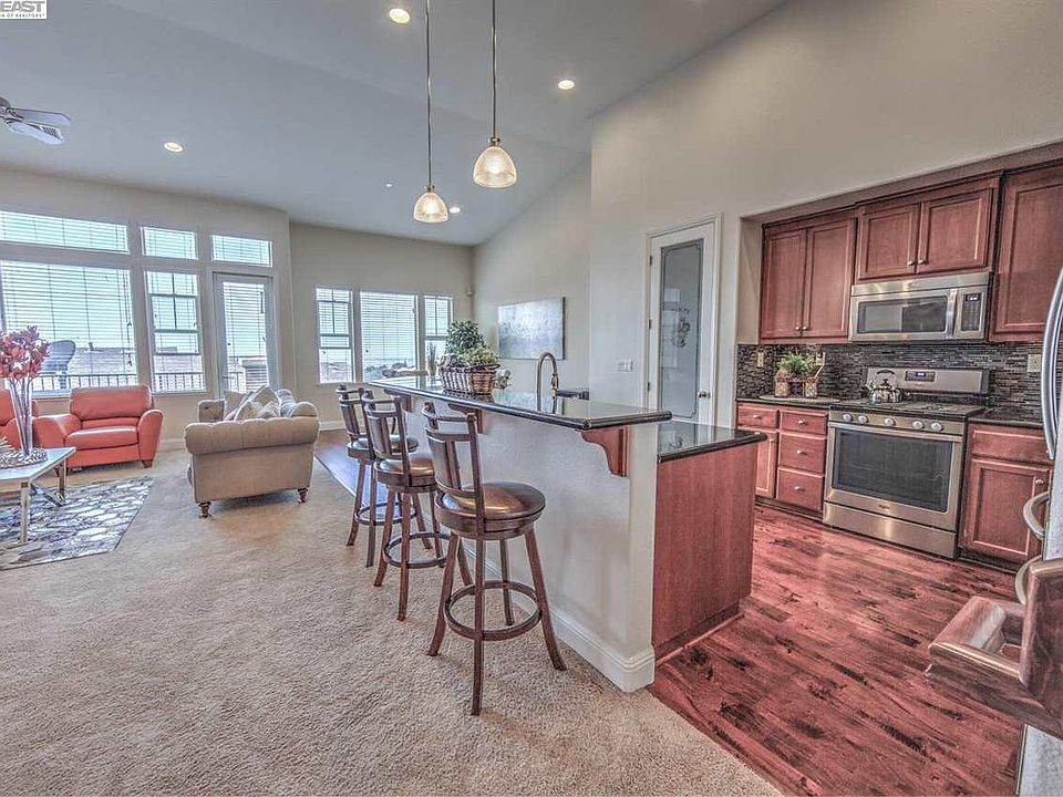 1st image of 6471 Bayview Dr