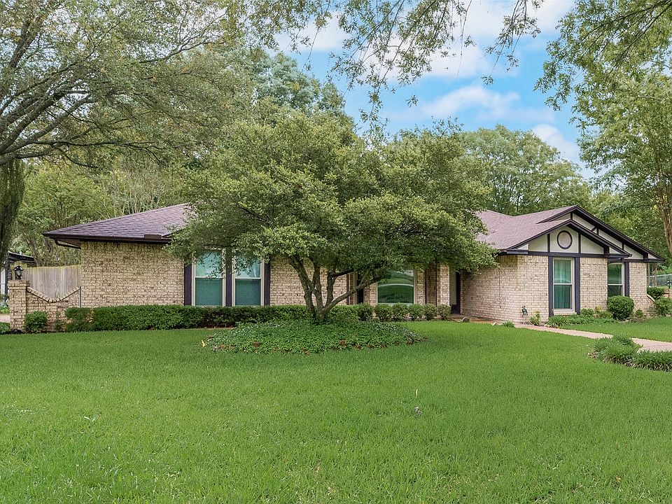 1st image of 208 Lorene Dr