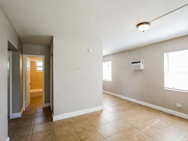 2814 NW 6th St — Photo 5