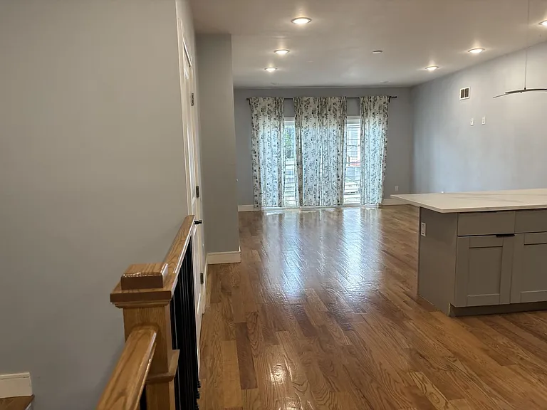 251 Manhattan Ave #1 — Photo 4
