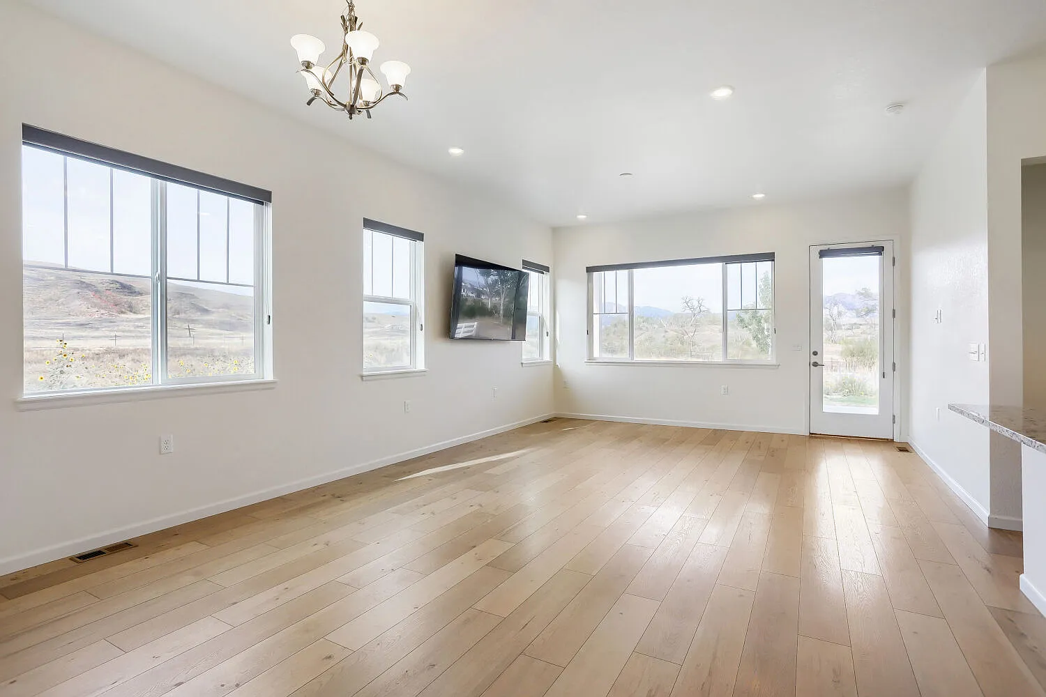3 bed, 1900 sqft, $3,500 — Photo 4