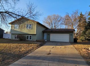 911 124th Ln NW, Coon Rapids, MN 55448