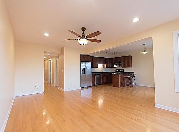 4th image of 2720 W Lunt Ave #3E