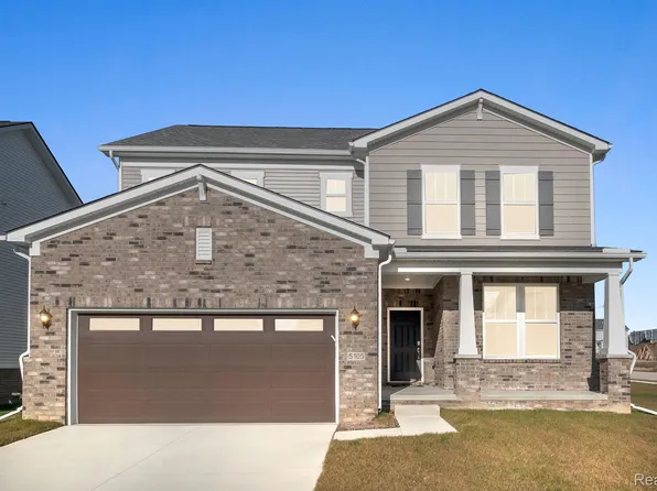 5000 Shoreham Cir, Clarkston, MI 48346