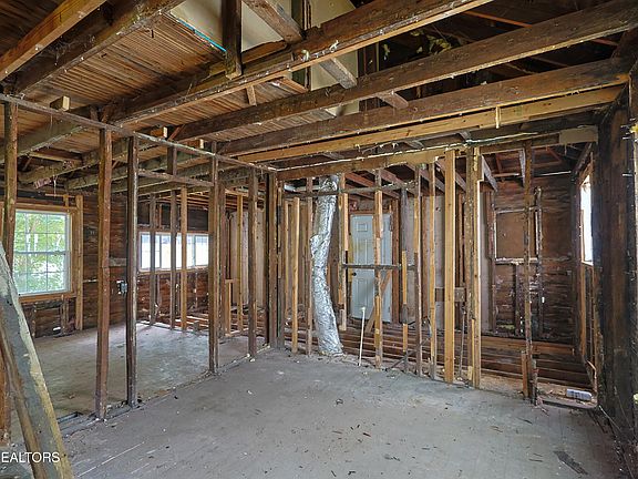 3rd image of 722 Belleaire Ave