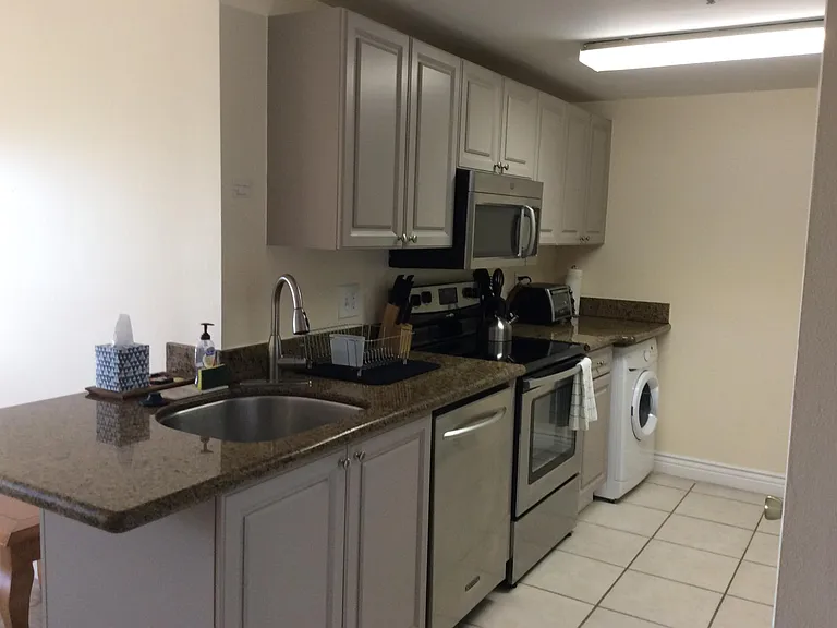 2100 Greenview Shores Blvd #518 — Photo 9