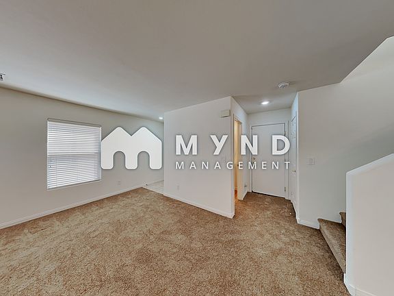 4th image of 916 Purdy Lodge St
