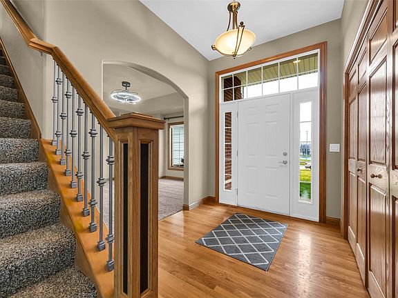 5th image of 545 Evergreen Ln