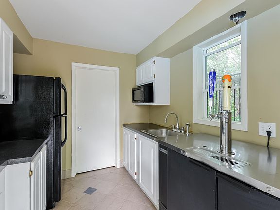 5th image of 2700 Lake Dr SE