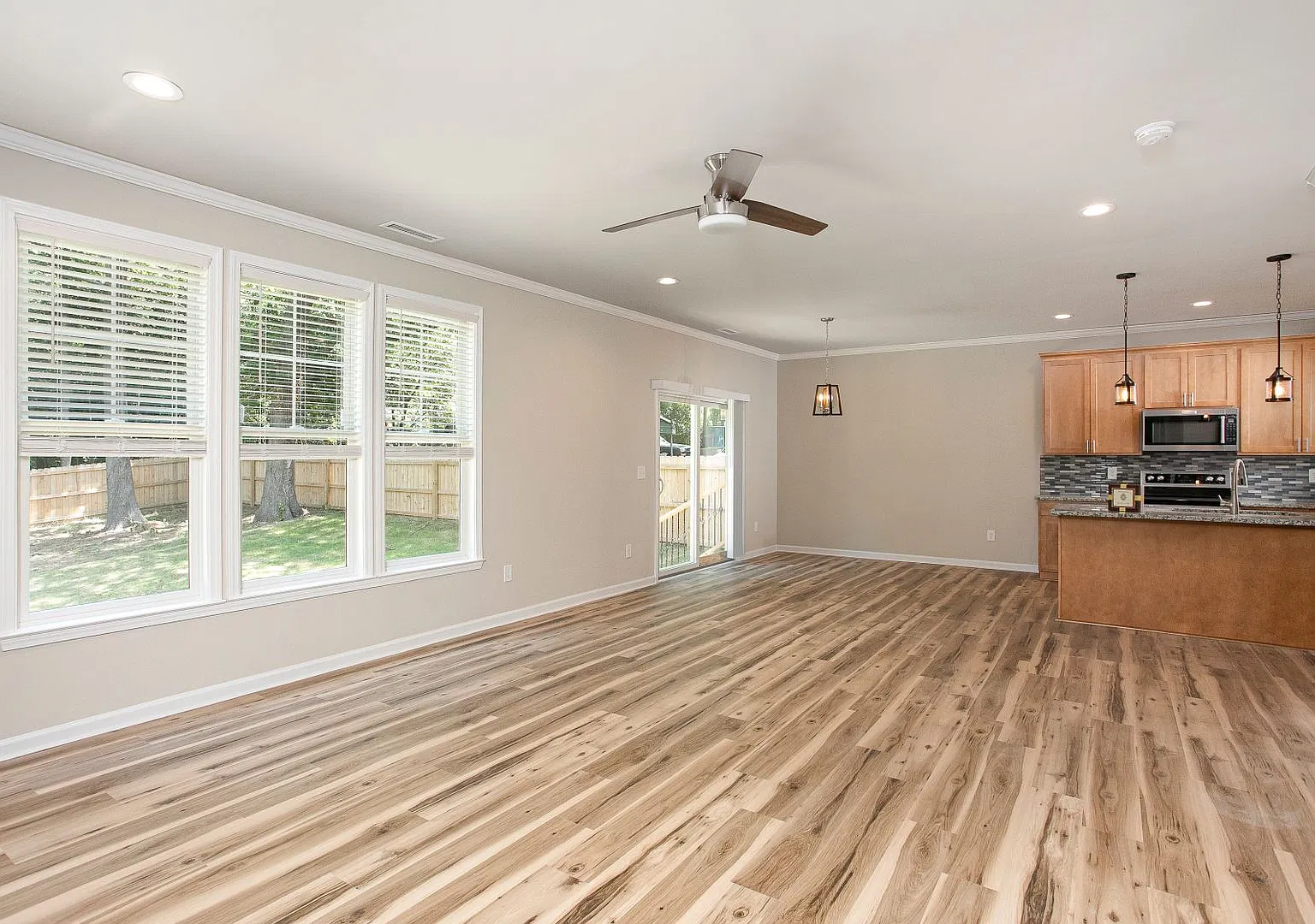 Spacious 4bd / 2.5 ba Home with fenced yard mins from Downtown Durham — Photo 4