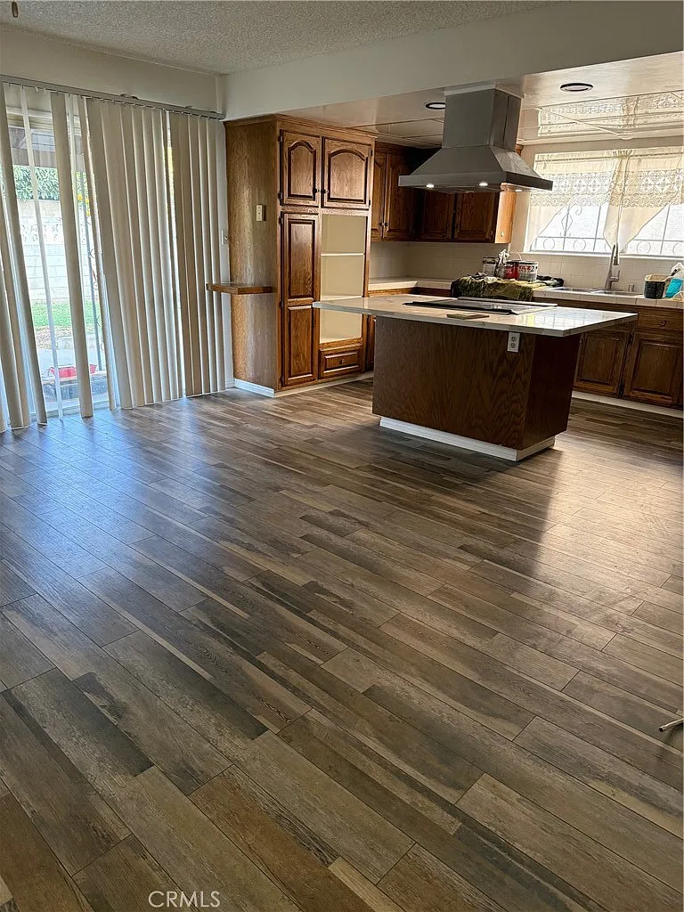 4 bed, 2451 sqft, $4,500 — Photo 4