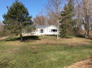 1425 Trent Rd, Ravenna, MI 49451