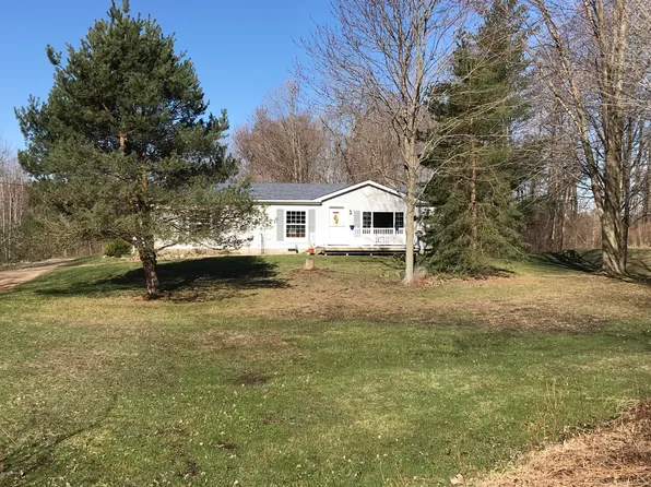 1425 Trent Rd, Ravenna, MI 49451